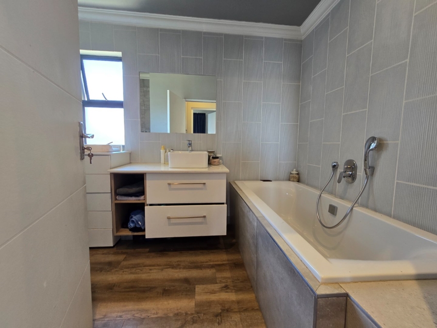 4 Bedroom Property for Sale in Somerton Estate Free State